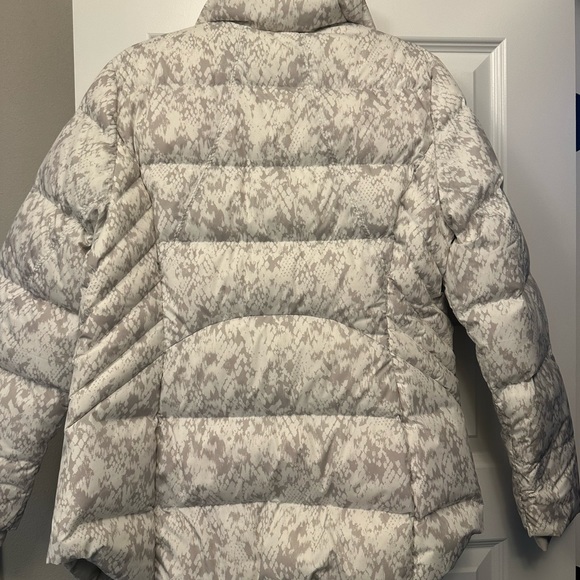 ATHLETA Puffer jacket. NEW! Tags fell off. Non smoking home. Very nice! - Picture 3 of 5